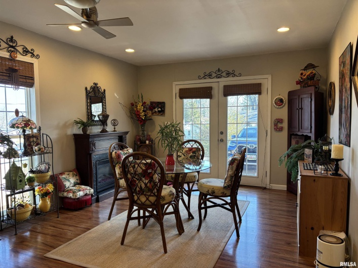 210 APPLE Lane, Anna, Illinois 62906, 3 Bedrooms Bedrooms, 0 ,1 BathroomBathrooms,Residential,For Sale,APPLE,0,RMAEB460807