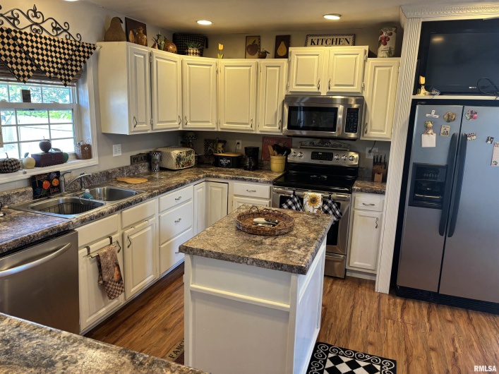 210 APPLE Lane, Anna, Illinois 62906, 3 Bedrooms Bedrooms, 0 ,1 BathroomBathrooms,Residential,For Sale,APPLE,0,RMAEB460807