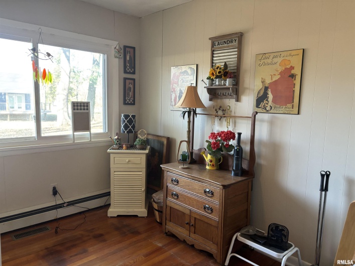 210 APPLE Lane, Anna, Illinois 62906, 3 Bedrooms Bedrooms, 0 ,1 BathroomBathrooms,Residential,For Sale,APPLE,0,RMAEB460807