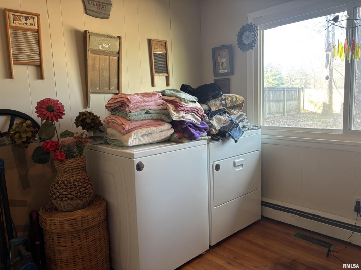 210 APPLE Lane, Anna, Illinois 62906, 3 Bedrooms Bedrooms, 0 ,1 BathroomBathrooms,Residential,For Sale,APPLE,0,RMAEB460807