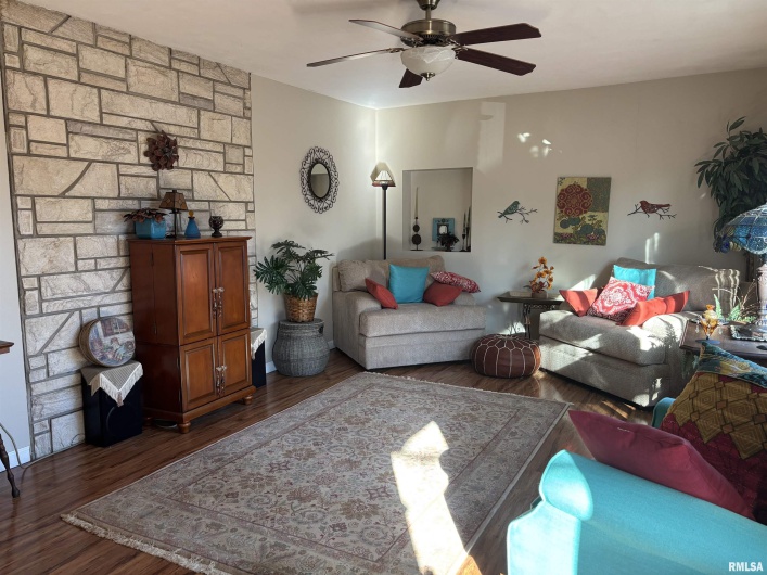 210 APPLE Lane, Anna, Illinois 62906, 3 Bedrooms Bedrooms, 0 ,1 BathroomBathrooms,Residential,For Sale,APPLE,0,RMAEB460807