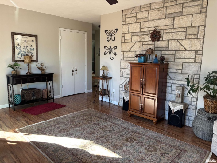 210 APPLE Lane, Anna, Illinois 62906, 3 Bedrooms Bedrooms, 0 ,1 BathroomBathrooms,Residential,For Sale,APPLE,0,RMAEB460807