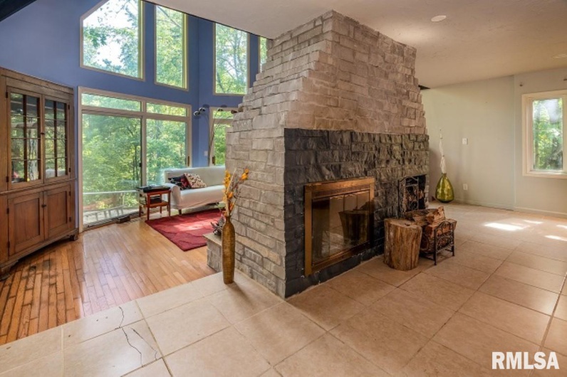 412 WAGON WHEEL Road, Carbondale, Illinois 62901, 6 Bedrooms Bedrooms, 0 ,4 BathroomsBathrooms,Residential,For Sale,WAGON WHEEL,0,RMAEB460625