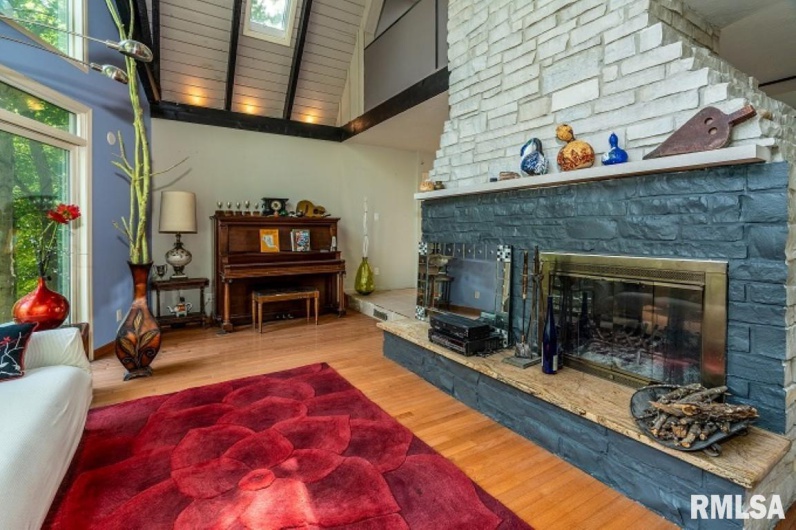 412 WAGON WHEEL Road, Carbondale, Illinois 62901, 6 Bedrooms Bedrooms, 0 ,4 BathroomsBathrooms,Residential,For Sale,WAGON WHEEL,0,RMAEB460625