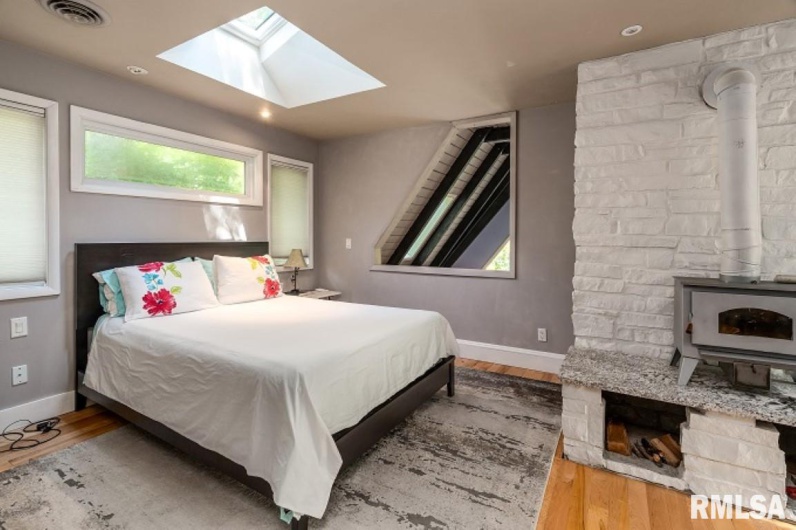 412 WAGON WHEEL Road, Carbondale, Illinois 62901, 6 Bedrooms Bedrooms, 0 ,4 BathroomsBathrooms,Residential,For Sale,WAGON WHEEL,0,RMAEB460625