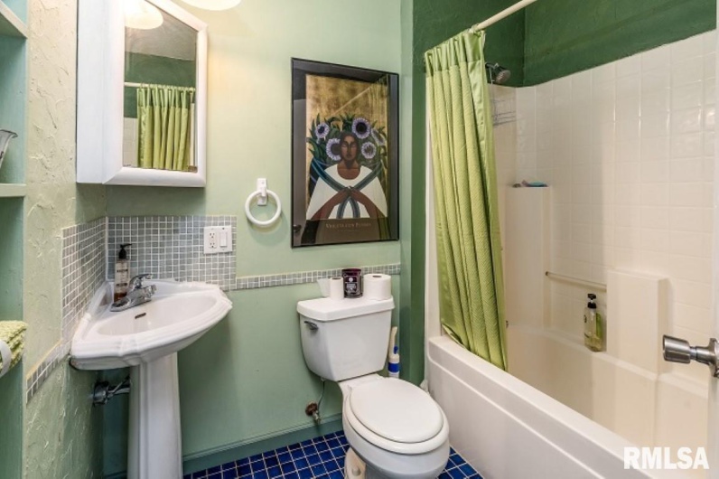 412 WAGON WHEEL Road, Carbondale, Illinois 62901, 6 Bedrooms Bedrooms, 0 ,4 BathroomsBathrooms,Residential,For Sale,WAGON WHEEL,0,RMAEB460625