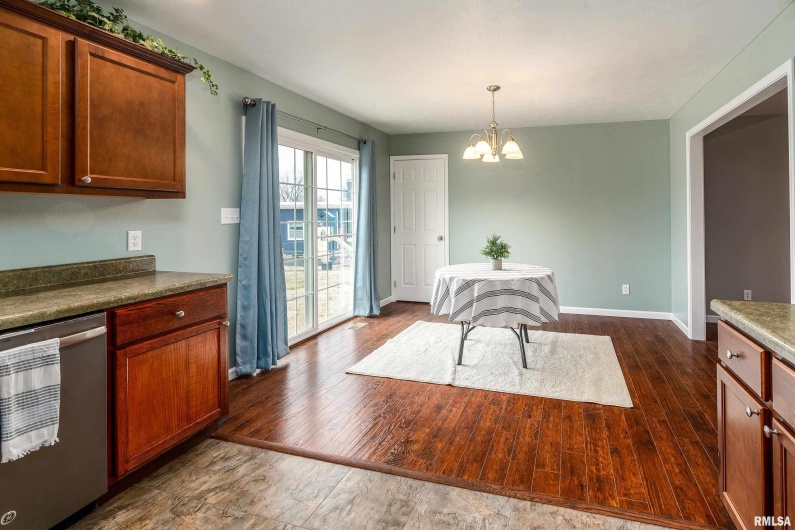 1101 CALIFORNIA Street, Carterville, Illinois 62918, 3 Bedrooms Bedrooms, 0 ,2 BathroomsBathrooms,Residential,For Sale,CALIFORNIA,0,RMAEB460810