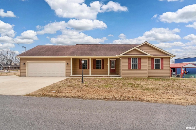 1101 CALIFORNIA Street, Carterville, Illinois 62918, 3 Bedrooms Bedrooms, 0 ,2 BathroomsBathrooms,Residential,For Sale,CALIFORNIA,0,RMAEB460810