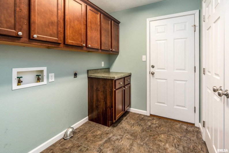 1101 CALIFORNIA Street, Carterville, Illinois 62918, 3 Bedrooms Bedrooms, 0 ,2 BathroomsBathrooms,Residential,For Sale,CALIFORNIA,0,RMAEB460810