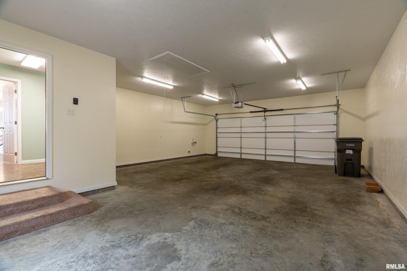 1101 CALIFORNIA Street, Carterville, Illinois 62918, 3 Bedrooms Bedrooms, 0 ,2 BathroomsBathrooms,Residential,For Sale,CALIFORNIA,0,RMAEB460810