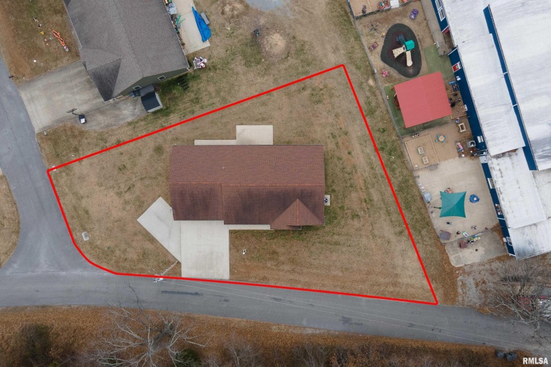 1101 CALIFORNIA Street, Carterville, Illinois 62918, 3 Bedrooms Bedrooms, 0 ,2 BathroomsBathrooms,Residential,For Sale,CALIFORNIA,0,RMAEB460810