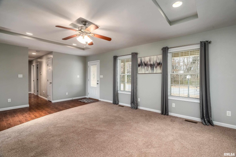 1101 CALIFORNIA Street, Carterville, Illinois 62918, 3 Bedrooms Bedrooms, 0 ,2 BathroomsBathrooms,Residential,For Sale,CALIFORNIA,0,RMAEB460810