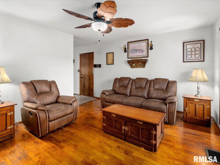 520 6TH Street, Herrin, Illinois 62948, 3 Bedrooms Bedrooms, 0 ,1 BathroomBathrooms,Residential,For Sale,6TH,0,RMAPA1263321