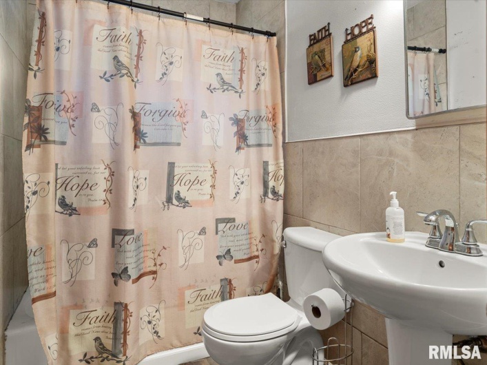 520 6TH Street, Herrin, Illinois 62948, 3 Bedrooms Bedrooms, 0 ,1 BathroomBathrooms,Residential,For Sale,6TH,0,RMAPA1263321