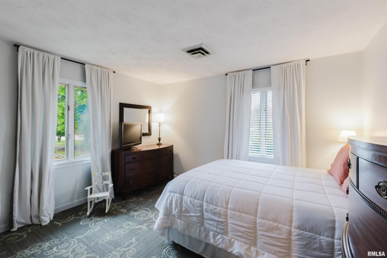 1502 NAGEL Drive, Marion, Illinois 62959, 4 Bedrooms Bedrooms, 0 ,3 BathroomsBathrooms,Residential,For Sale,NAGEL,0,RMAPA1263322