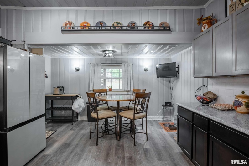 3235 Crossroad School Road, Eldorado, Illinois 62930, 4 Bedrooms Bedrooms, 0 ,2 BathroomsBathrooms,Residential,For Sale,Crossroad School,0,RMAPA1263327