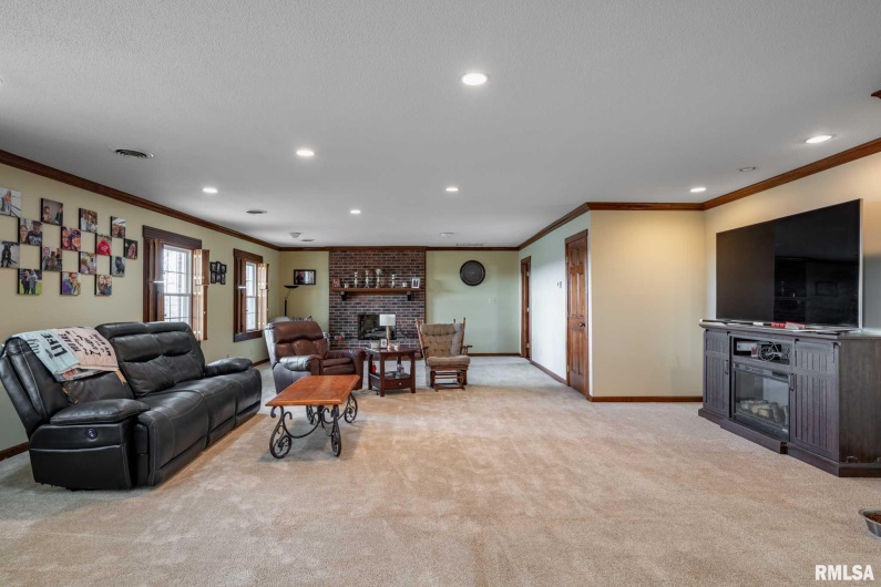 3235 Crossroad School Road, Eldorado, Illinois 62930, 4 Bedrooms Bedrooms, 0 ,2 BathroomsBathrooms,Residential,For Sale,Crossroad School,0,RMAPA1263327