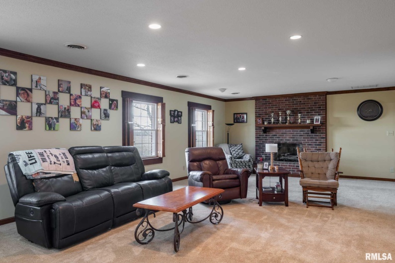 3235 Crossroad School Road, Eldorado, Illinois 62930, 4 Bedrooms Bedrooms, 0 ,2 BathroomsBathrooms,Residential,For Sale,Crossroad School,0,RMAPA1263327