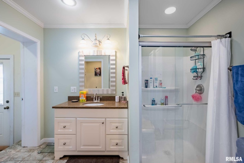 3235 Crossroad School Road, Eldorado, Illinois 62930, 4 Bedrooms Bedrooms, 0 ,2 BathroomsBathrooms,Residential,For Sale,Crossroad School,0,RMAPA1263327