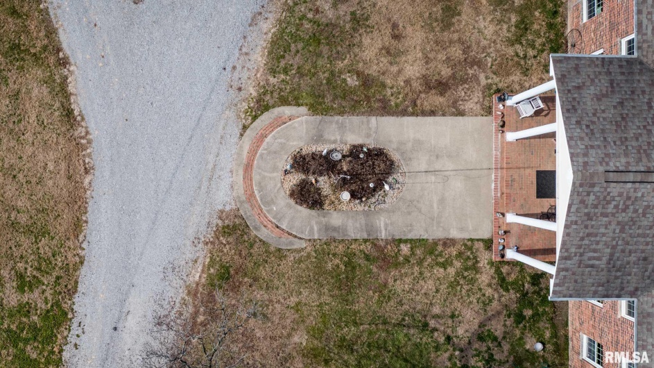 3235 Crossroad School Road, Eldorado, Illinois 62930, 4 Bedrooms Bedrooms, 0 ,2 BathroomsBathrooms,Residential,For Sale,Crossroad School,0,RMAPA1263327