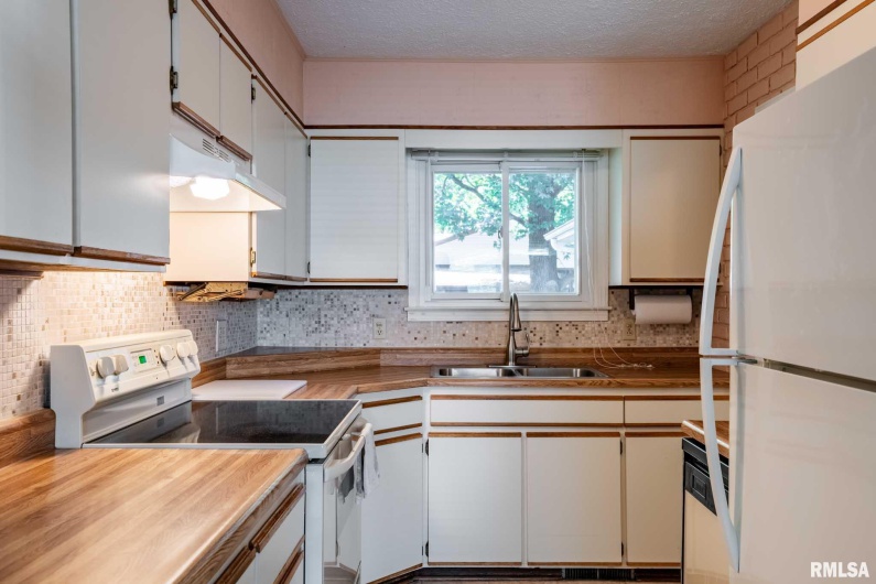 109 Weisbrook Lane, Carterville, Illinois 62918, 3 Bedrooms Bedrooms, 0 ,1 BathroomBathrooms,Residential,For Sale,Weisbrook,0,RMAPA1263366