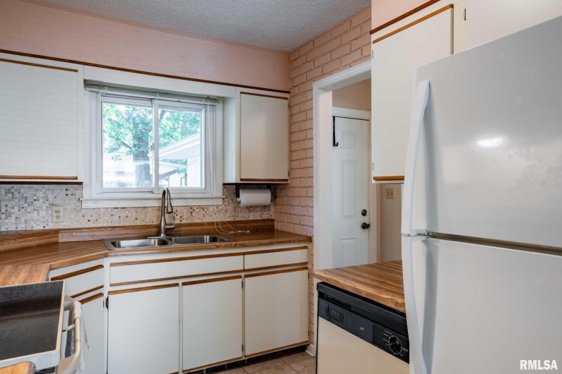 109 Weisbrook Lane, Carterville, Illinois 62918, 3 Bedrooms Bedrooms, 0 ,1 BathroomBathrooms,Residential,For Sale,Weisbrook,0,RMAPA1263366