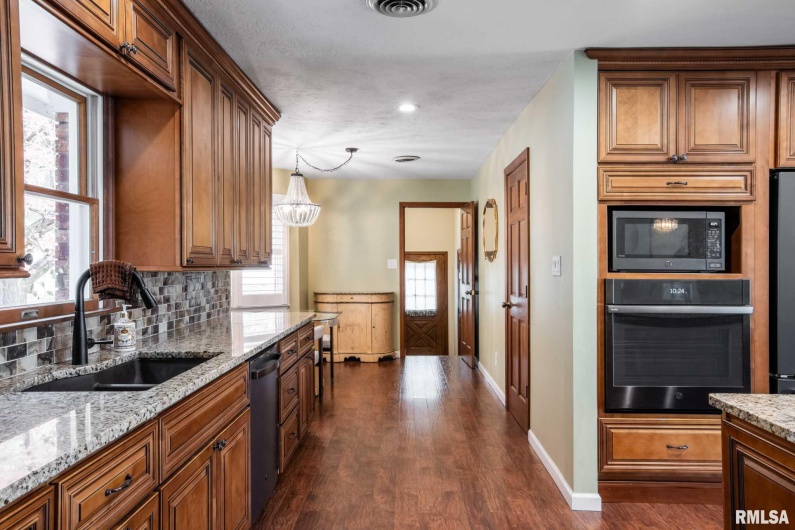 202 Dinah Lane, Marion, Illinois 62959, 3 Bedrooms Bedrooms, 0 ,2 BathroomsBathrooms,Residential,For Sale,Dinah,0,RMAPA1263380