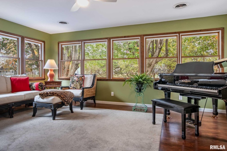 202 Dinah Lane, Marion, Illinois 62959, 3 Bedrooms Bedrooms, 0 ,2 BathroomsBathrooms,Residential,For Sale,Dinah,0,RMAPA1263380