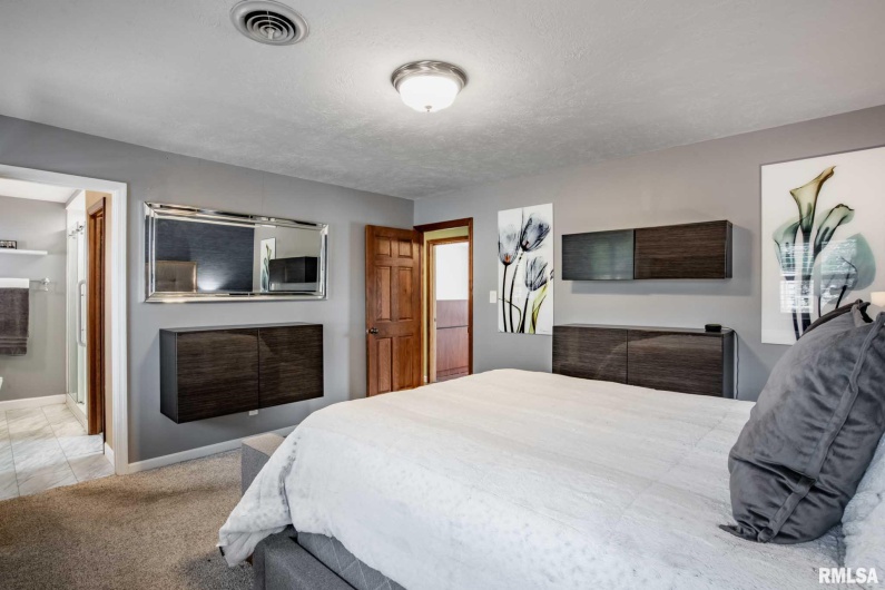 202 Dinah Lane, Marion, Illinois 62959, 3 Bedrooms Bedrooms, 0 ,2 BathroomsBathrooms,Residential,For Sale,Dinah,0,RMAPA1263380