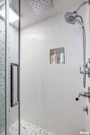 202 Dinah Lane, Marion, Illinois 62959, 3 Bedrooms Bedrooms, 0 ,2 BathroomsBathrooms,Residential,For Sale,Dinah,0,RMAPA1263380