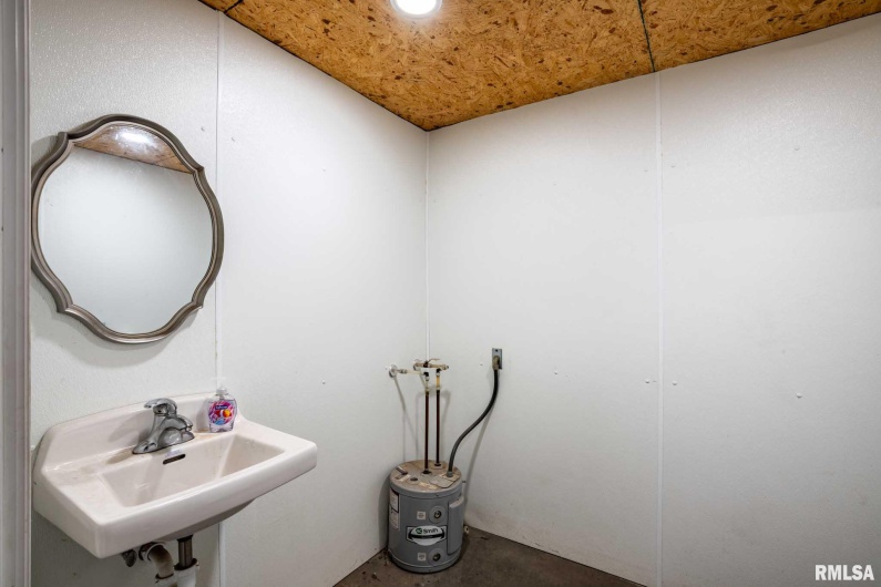 2672 Ken Gray Boulevard, West Frankfort, Illinois 62896, 0 , 0 ,0,Commercial Sale,For Sale,Ken Gray,0,RMAPA1263370