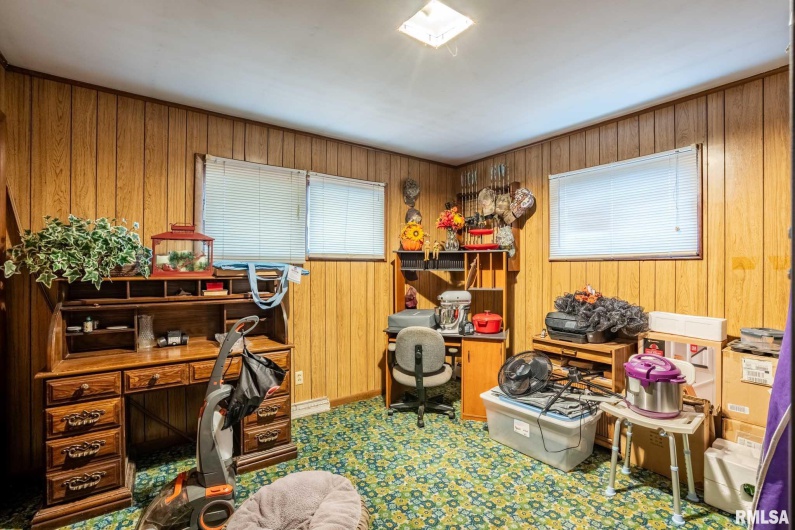 800 11TH Street, Johnston City, Illinois 62951, 3 Bedrooms Bedrooms, 0 ,1 BathroomBathrooms,Residential,For Sale,11TH,0,RMAPA1263407