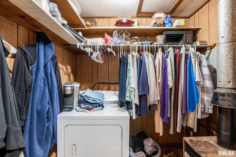 800 11TH Street, Johnston City, Illinois 62951, 3 Bedrooms Bedrooms, 0 ,1 BathroomBathrooms,Residential,For Sale,11TH,0,RMAPA1263407