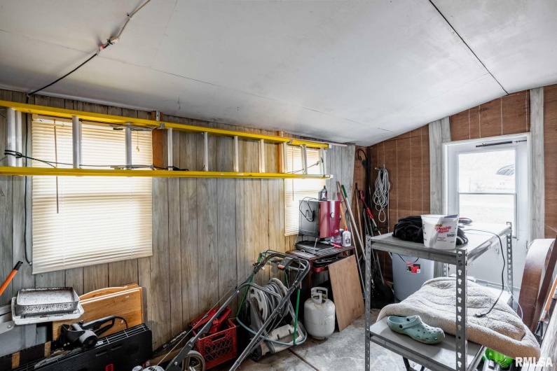 800 11TH Street, Johnston City, Illinois 62951, 3 Bedrooms Bedrooms, 0 ,1 BathroomBathrooms,Residential,For Sale,11TH,0,RMAPA1263407