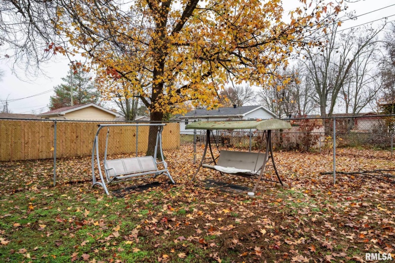 800 11TH Street, Johnston City, Illinois 62951, 3 Bedrooms Bedrooms, 0 ,1 BathroomBathrooms,Residential,For Sale,11TH,0,RMAPA1263407