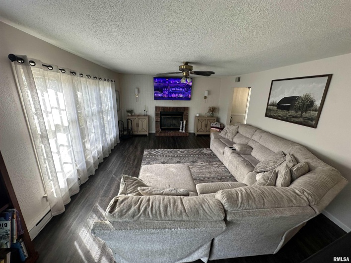 1307 CHARLES Street, Carterville, Illinois 62918, 3 Bedrooms Bedrooms, 0 ,2 BathroomsBathrooms,Residential,For Sale,CHARLES,0,RMAPA1263463