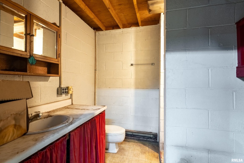 5320 Saraville Road, Creal Springs, Illinois 62922, 3 Bedrooms Bedrooms, 0 ,2 BathroomsBathrooms,Residential,For Sale,Saraville,0,RMAPA1263467