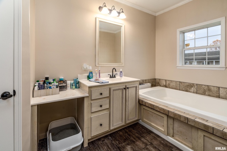 5673 Arctic Fox Drive, Carterville, Illinois 62918, 4 Bedrooms Bedrooms, 0 ,2 BathroomsBathrooms,Residential,For Sale,Arctic Fox,0,RMAPA1263505