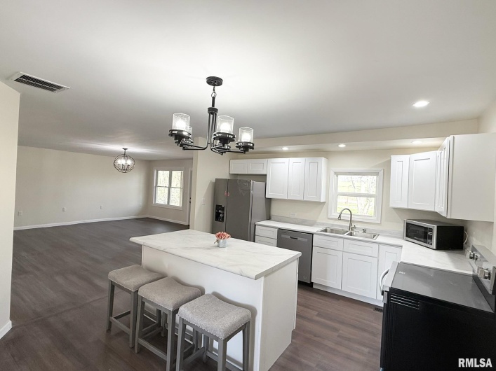 8694 Old Highway 13, Murphysboro, Illinois 62966, 4 Bedrooms Bedrooms, 0 ,2 BathroomsBathrooms,Residential,For Sale,Old Highway 13,0,RMAPA1263534