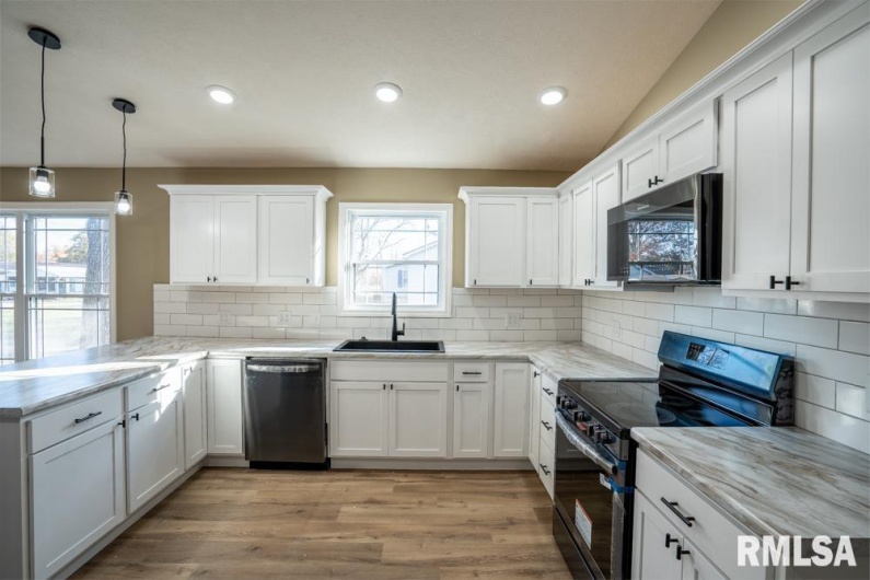 1801 ADAMS Street, Herrin, Illinois 62948, 3 Bedrooms Bedrooms, 0 ,2 BathroomsBathrooms,Residential,For Sale,ADAMS,0,RMAPA1263559