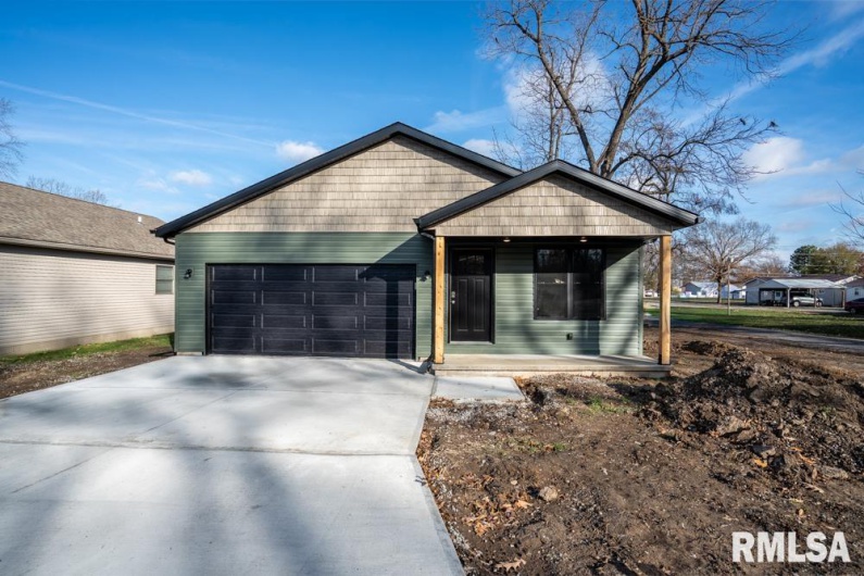 1801 ADAMS Street, Herrin, Illinois 62948, 3 Bedrooms Bedrooms, 0 ,2 BathroomsBathrooms,Residential,For Sale,ADAMS,0,RMAPA1263559