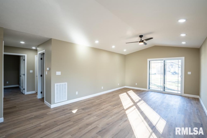 1801 ADAMS Street, Herrin, Illinois 62948, 3 Bedrooms Bedrooms, 0 ,2 BathroomsBathrooms,Residential,For Sale,ADAMS,0,RMAPA1263559