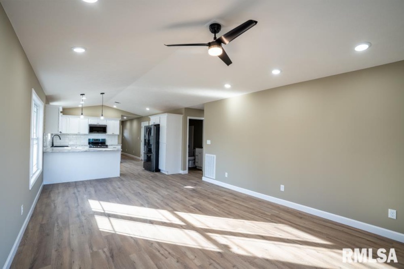 1801 ADAMS Street, Herrin, Illinois 62948, 3 Bedrooms Bedrooms, 0 ,2 BathroomsBathrooms,Residential,For Sale,ADAMS,0,RMAPA1263559