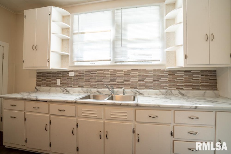 1713 DEWEY Street, Marion, Illinois 62959, 2 Bedrooms Bedrooms, 0 ,1 BathroomBathrooms,Residential,For Sale,DEWEY,0,RMAPA1263565