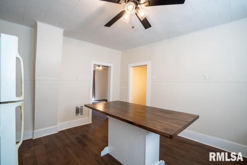 1713 DEWEY Street, Marion, Illinois 62959, 2 Bedrooms Bedrooms, 0 ,1 BathroomBathrooms,Residential,For Sale,DEWEY,0,RMAPA1263565