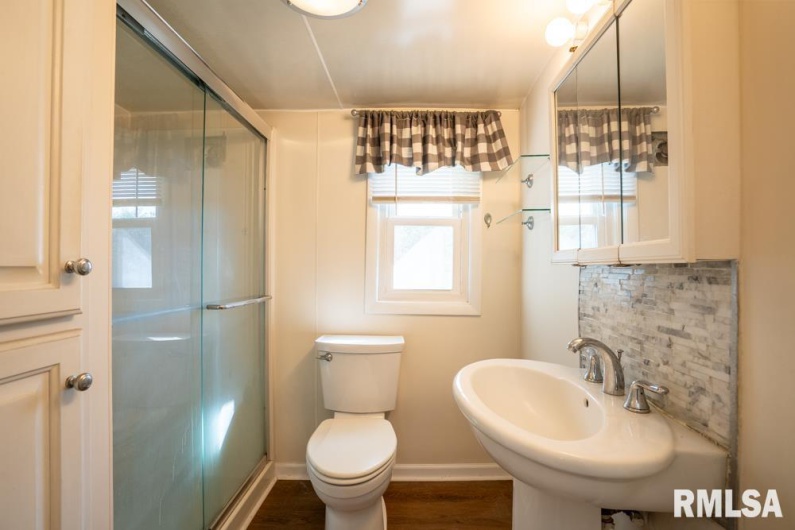 1713 DEWEY Street, Marion, Illinois 62959, 2 Bedrooms Bedrooms, 0 ,1 BathroomBathrooms,Residential,For Sale,DEWEY,0,RMAPA1263565