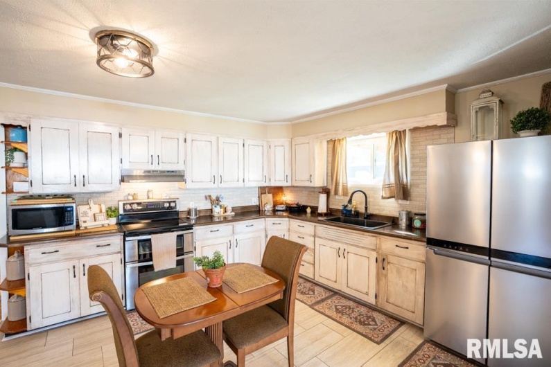 516 8TH Street, Herrin, Illinois 62948, 3 Bedrooms Bedrooms, 0 ,2 BathroomsBathrooms,Residential,For Sale,8TH,0,RMAPA1263566