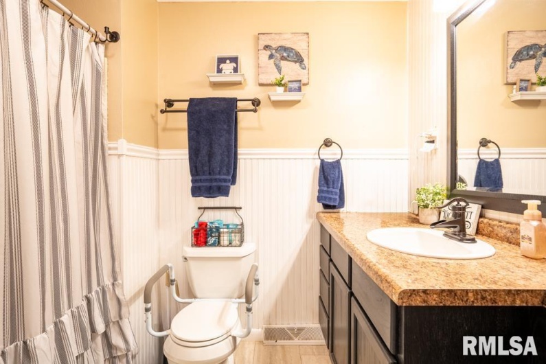 516 8TH Street, Herrin, Illinois 62948, 3 Bedrooms Bedrooms, 0 ,2 BathroomsBathrooms,Residential,For Sale,8TH,0,RMAPA1263566