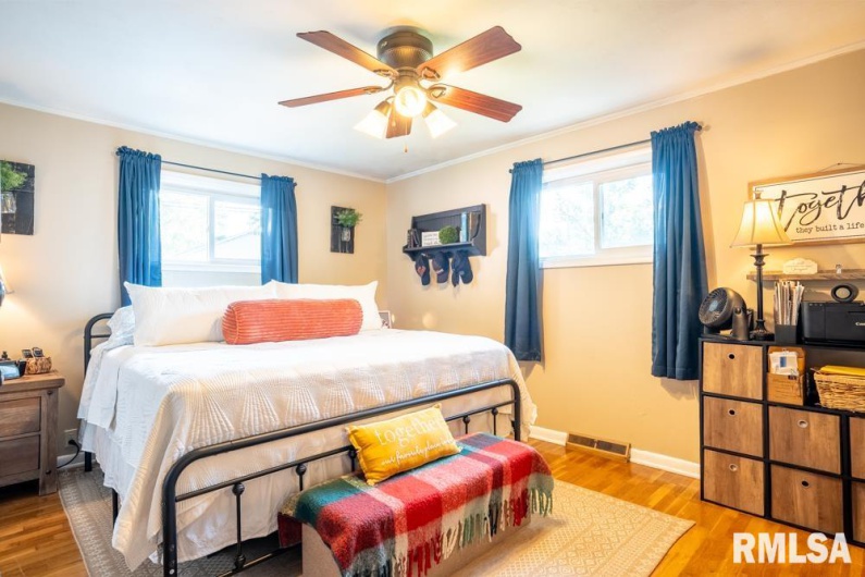 516 8TH Street, Herrin, Illinois 62948, 3 Bedrooms Bedrooms, 0 ,2 BathroomsBathrooms,Residential,For Sale,8TH,0,RMAPA1263566