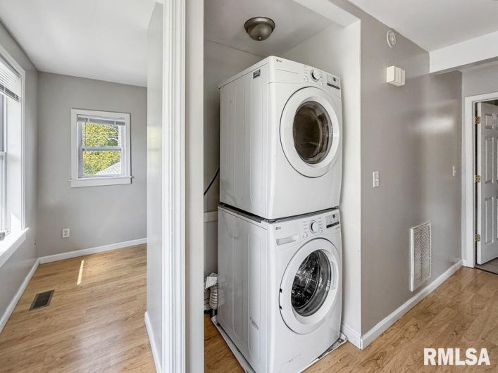 319/321 COLLEGE Street, Carbondale, Illinois 62901, 0 , 0 ,0,Residential Income,For Sale,COLLEGE,0,RMAPA1263586